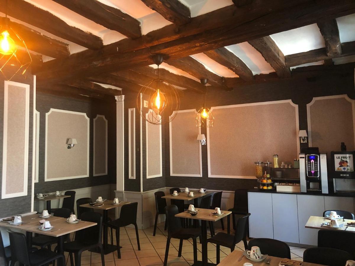 Hotel Le Blason อองบวส ภายนอก รูปภาพ