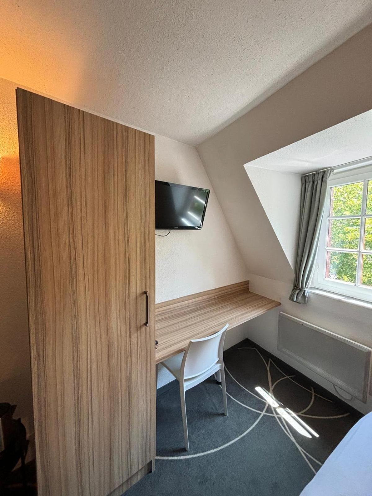 Hotel Le Blason อองบวส ภายนอก รูปภาพ