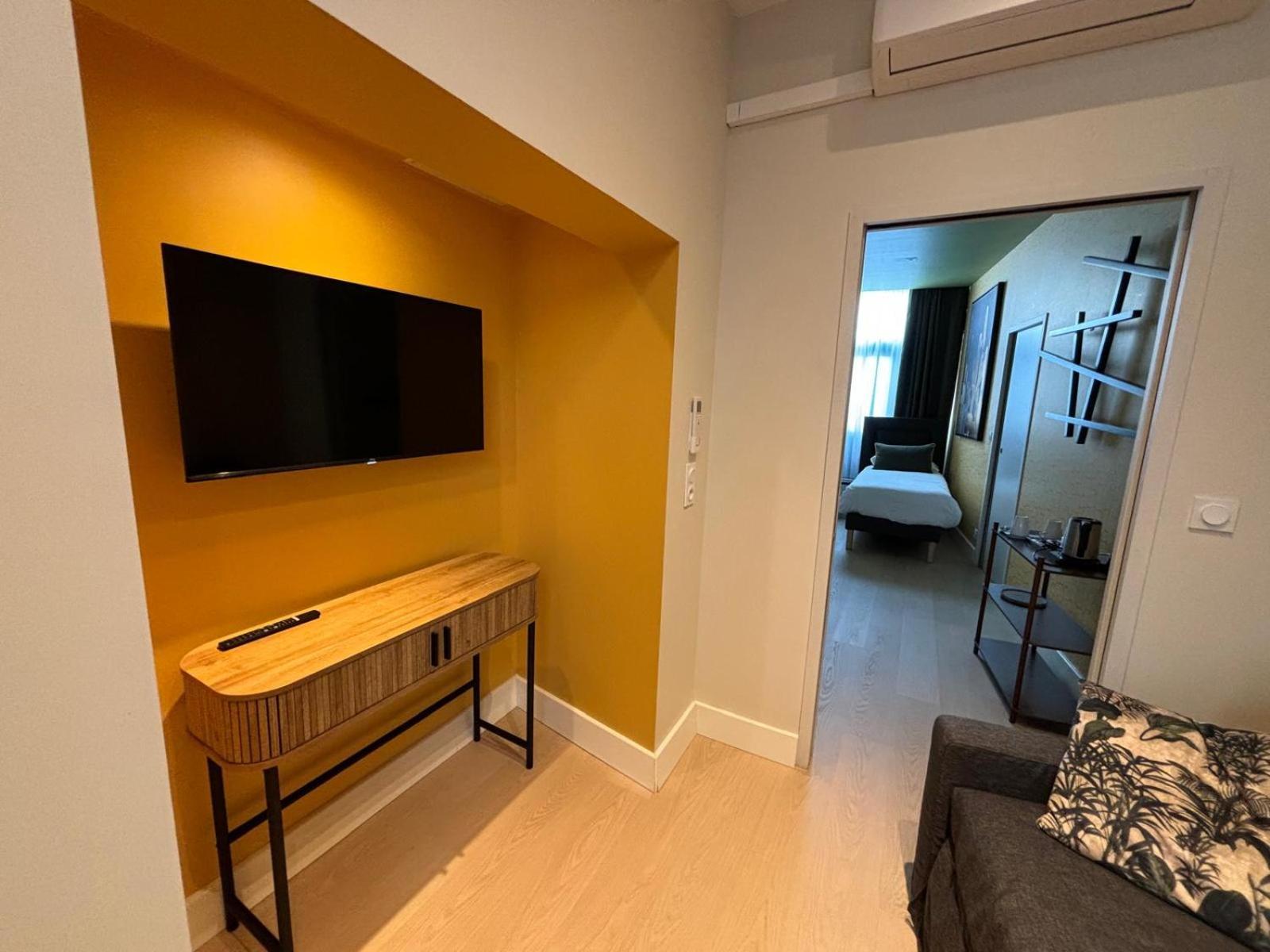 Hotel Le Blason อองบวส ภายนอก รูปภาพ