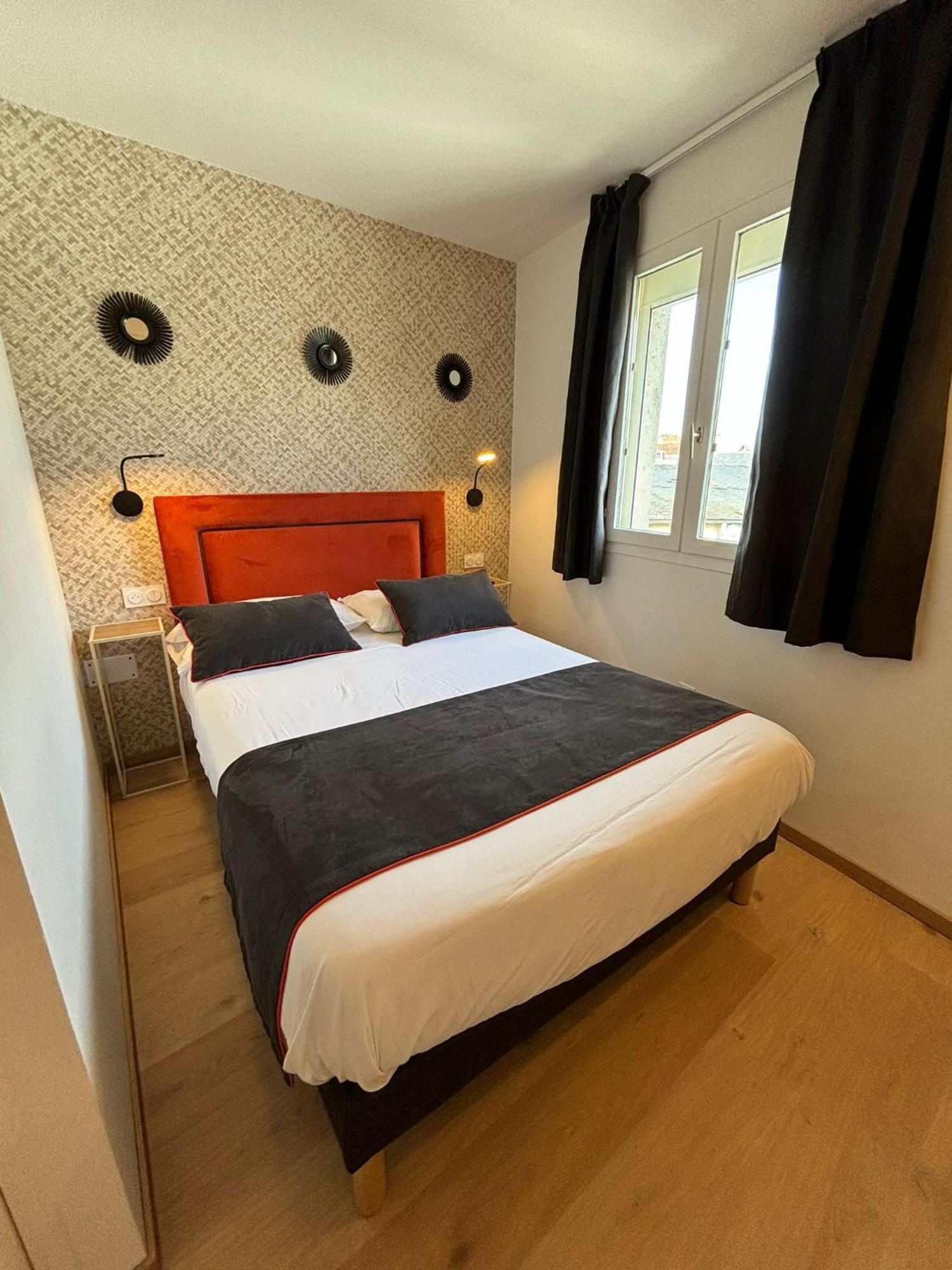 Hotel Le Blason อองบวส ภายนอก รูปภาพ