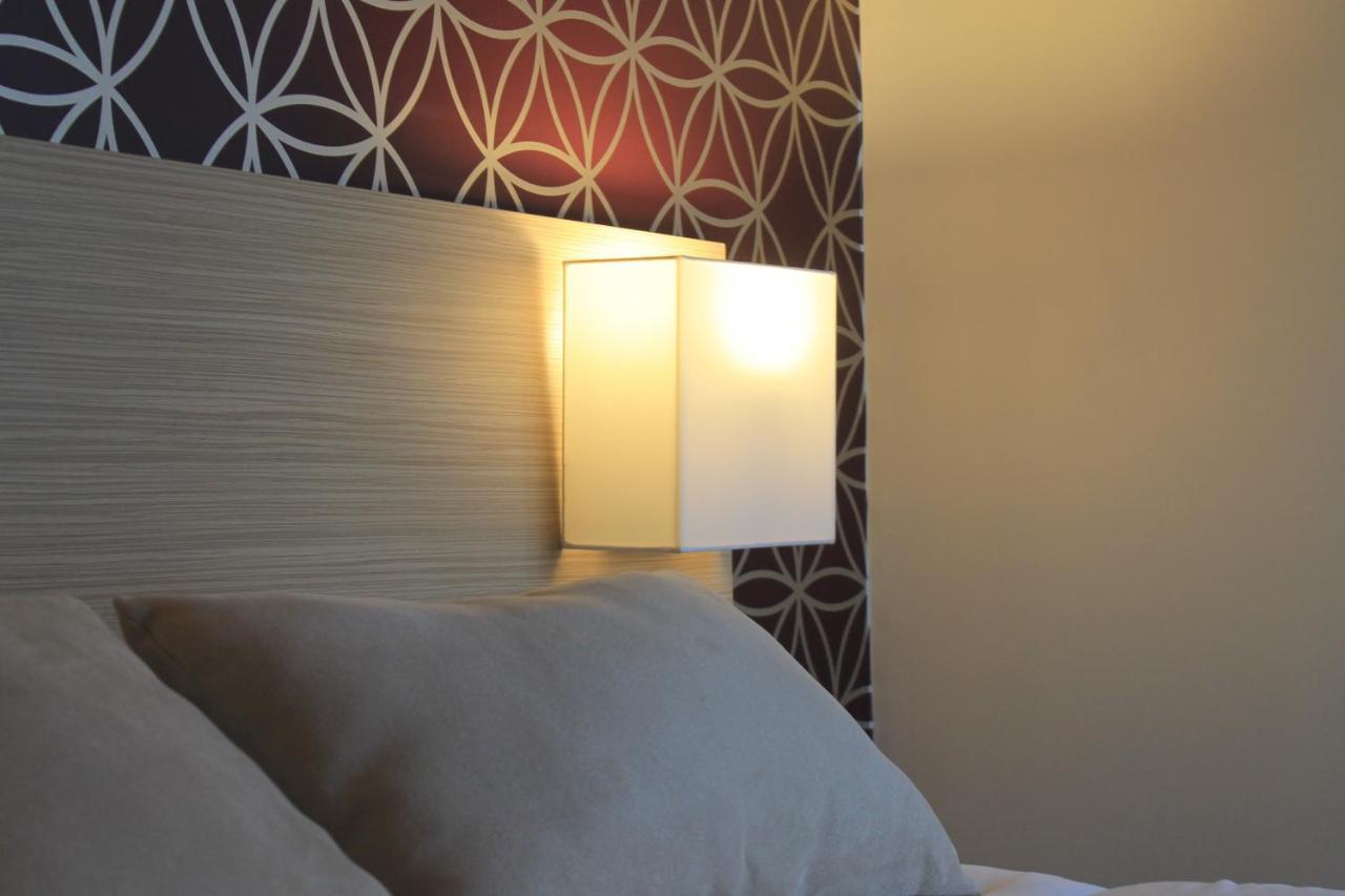 Hotel Le Blason อองบวส ภายนอก รูปภาพ
